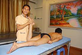 Thủ pháp cơ bản trong massage bấm huyệt