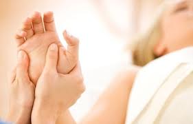 Massage bấm huyệt chữa bệnh ỉa chảy ở trẻ em