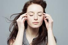 Chữa đau đầu bằng Massage bấm huyệt